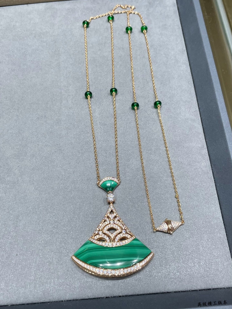 Bv1g*ai necklaces